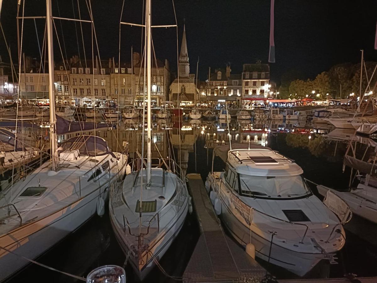 Le Coeur Du Centre Historique Refait A Neuf Apartment Honfleur Luaran gambar